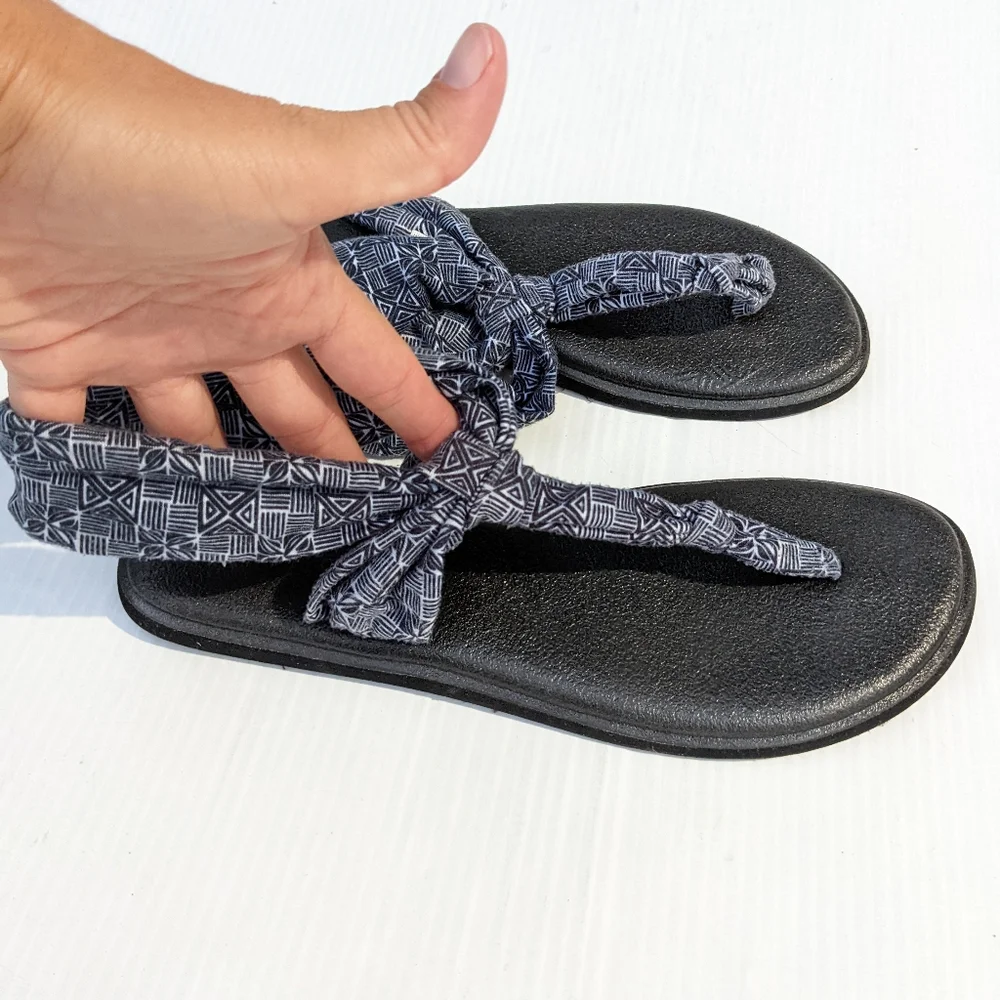 SANUK women's navy blue slingback yoga sandals